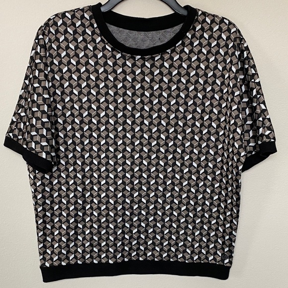 Tops - Geometric Print Short Sleeve Top